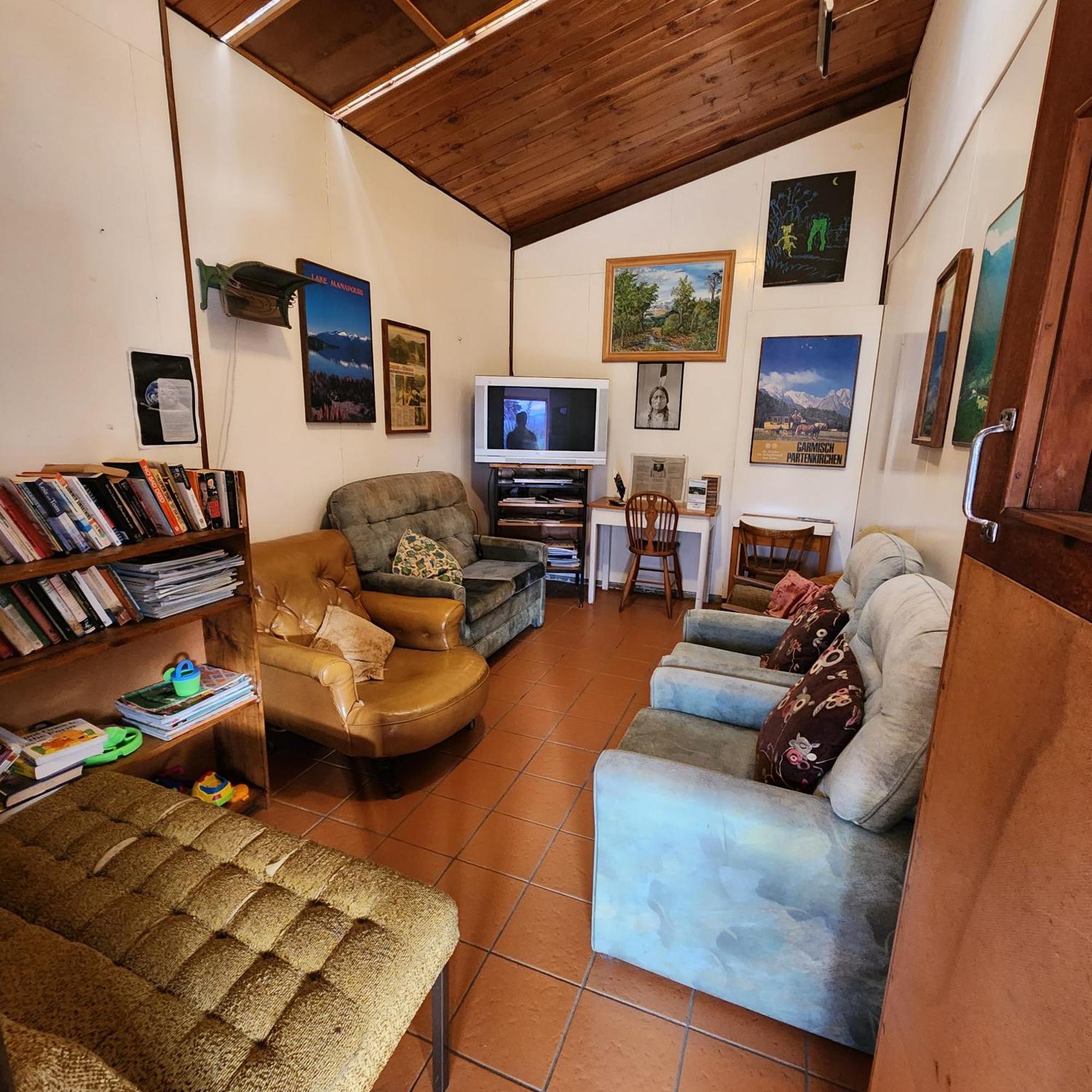 Manapouri Holiday Park Exterior photo