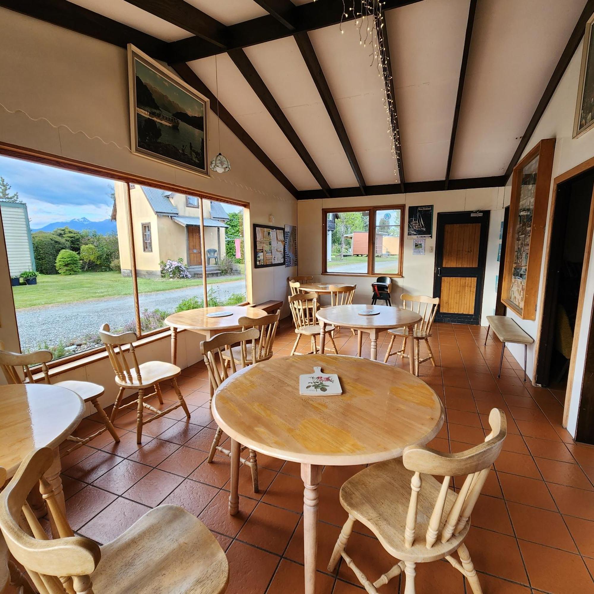 Manapouri Holiday Park Exterior photo