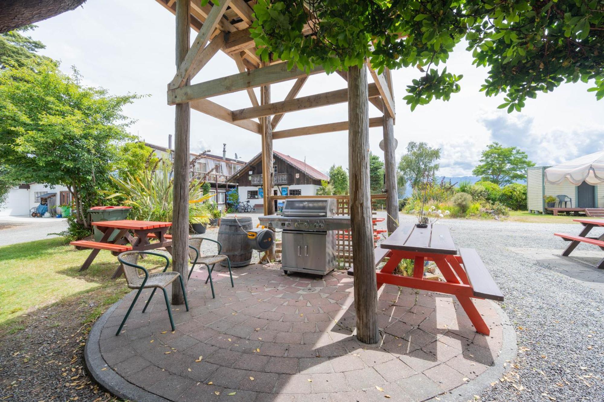 Manapouri Holiday Park Exterior photo